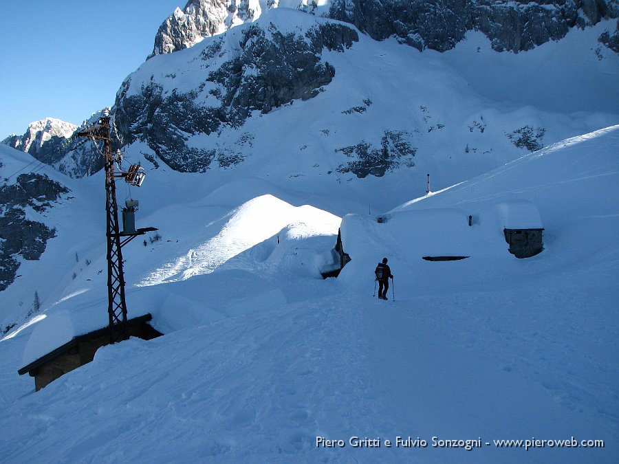 67 Ex-impianti minerari in ombra e sommersi dalla neve.jpg